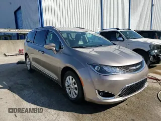 2018 Chrysler Pacifica Touring L Plus z VIN 2C4RC1EG7JR261627, wystawiony jako Copart lot #46944335 z przebiegiem 97 491 mil mil oraz Szkody całkowita. Historia ofert i sprzedaży dostępna na DreamBid. Obrazek 14.