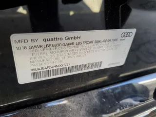 2017 Audi S8 z VIN WUAJ5AFD4HN900729, wystawiony jako Copart lot #41765255 z przebiegiem 95 974 mil mil oraz Szkoda całkowita • Salvage title. Historia ofert i sprzedaży dostępna na DreamBid. Obrazek 12.