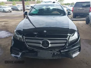 2017 Mercedes-Benz E 300 Luxury z VIN WDDZF4JBXHA036044, wystawiony jako IAAI lot #42053988 z przebiegiem 105 067 mil mil oraz . Historia ofert i sprzedaży dostępna na DreamBid. Obrazek 12.