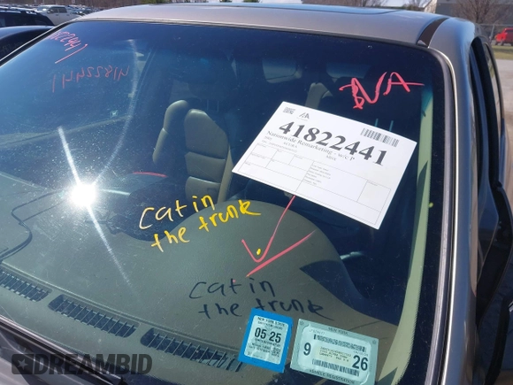 2005 Acura MDX with VIN 2HNYD182X5H507522, listed as a IAAI auction lot 41822441 with 251,716 mi miles. Bid and sale history available at carsss.com. Image 13.