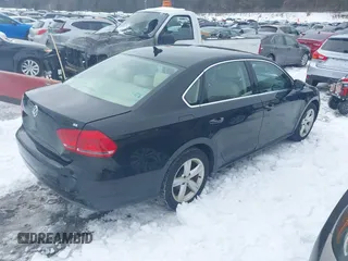 2013 Volkswagen Passat SE z VIN 1VWBP7A39DC047714, wystawiony jako IAAI lot #41577301 z przebiegiem 162 164 mil mil oraz . Historia ofert i sprzedaży dostępna na DreamBid. Obrazek 4.