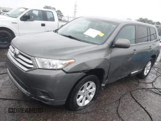 2013 Toyota Highlander with VIN 5TDZA3EHXDS032848, listed as a IAAI auction lot 41757071 with 143,774 mi miles and . Bid and sale history available at DreamBid. Image 2.