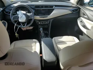 2022 Buick Encore GX Essence z VIN KL4MMFSL0NB109385, wystawiony jako Copart lot #62106325 z przebiegiem 34 727 mil mil oraz Szkoda całkowita • Salvage title. Historia ofert i sprzedaży dostępna na DreamBid. Obrazek 8.