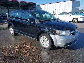 2015 Dodge Journey SE z VIN 3C4PDCAB2FT583607, wystawiony jako IAAI lot #42035761 z przebiegiem 243 239 mil mil oraz . Historia ofert i sprzedaży dostępna na DreamBid. Obrazek 1.