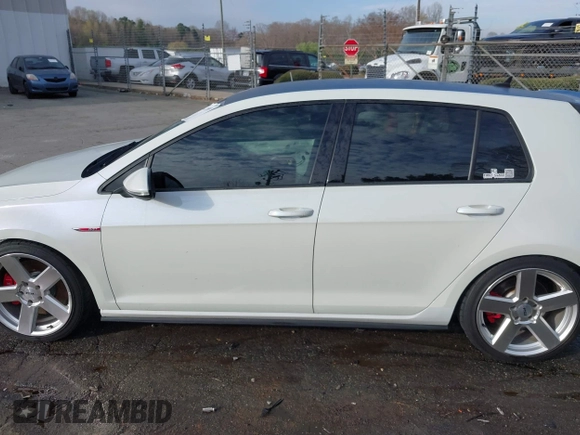2020 Volkswagen GTI S с VIN 3VW5T7AU3LM006025, выставлен на аукционе IAAI как лот 41833569 с пробегом 73 979 миль миль и . История ставок и продаж доступна на DreamBid. Изображение 15.
