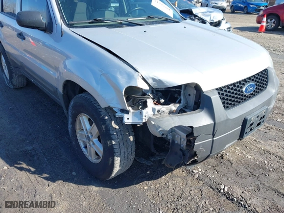 2007 Ford Escape XLS with VIN 1FMYU92Z87KA05657, listed as a IAAI auction lot 41723701 with 152,713 mi miles. Bid and sale history available at carsss.com. Image 6.