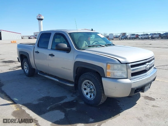 2007 Chevrolet Silverado 1500 LT w/2LT with VIN 2GCEK133371710617, listed as a IAAI auction lot 41846794 with NaN miles. Bid and sale history available at carsss.com. Image 1.