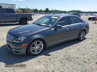 2013 Mercedes-Benz C 250 Sport z VIN WDDGF4HB4DR265117, wystawiony jako Copart lot #61443835 z przebiegiem 114 019 mil mil oraz Szkoda całkowita • Salvage title. Historia ofert i sprzedaży dostępna na DreamBid. Obrazek 1.