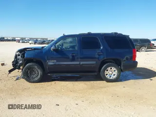 2008 GMC Yukon SLE w/3SA with VIN 1GKFC13C48J115787, listed as a IAAI auction lot 41825682 with 263,533 mi miles. Bid and sale history available at carsss.com. Image 14.