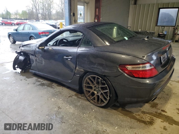 2015 Mercedes-Benz SLK 250 z VIN WDDPK4HA9FF104558, wystawiony jako Copart lot #52104545 z przebiegiem 77 054 mil mil oraz Szkoda całkowita • Salvage title. Historia ofert i sprzedaży dostępna na DreamBid. Obrazek 2.