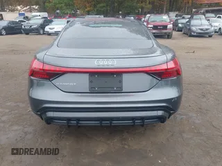 2024 Audi e-tron GT Premium Plus z VIN WAUFJBFW0R7000208, wystawiony jako IAAI lot #40787476 z przebiegiem 7 765 mil mil oraz . Historia ofert i sprzedaży dostępna na DreamBid. Obrazek 17.