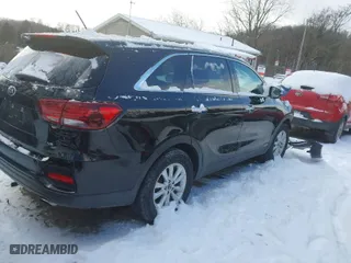 2019 Kia Sorento LX V6 with VIN 5XYPGDA5XKG558947, listed as a IAAI auction lot 41374034 with 47,389 mi miles. Bid and sale history available at carsss.com. Image 4.