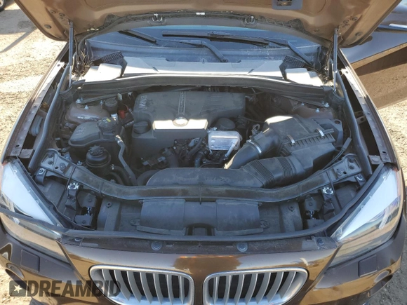 2015 BMW X1 xDrive28i z VIN WBAVL1C5XFVY35610, wystawiony jako Copart lot #54063125 z przebiegiem 115 279 mil mil oraz Szkoda całkowita • Salvage title. Historia ofert i sprzedaży dostępna na DreamBid. Obrazek 11.