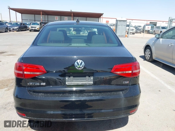2015 Volkswagen Jetta SE z VIN 3VWD17AJ8FM418758, wystawiony jako IAAI lot #42449833 z przebiegiem 146 618 mil mil oraz . Historia ofert i sprzedaży dostępna na DreamBid. Obrazek 16.