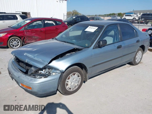 1995 Honda Accord DX with VIN 1HGCD562XSA045128, listed as a IAAI auction lot 40563511 with 143,206 mi miles. Bid and sale history available at carsss.com. Image 2.