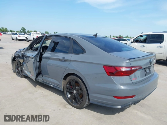 2020 Volkswagen Jetta GLI S z VIN 3VW6T7BU0LM047800, wystawiony jako IAAI lot #42263748 z przebiegiem 58 903 mil mil oraz . Historia ofert i sprzedaży dostępna na DreamBid. Obrazek 3.