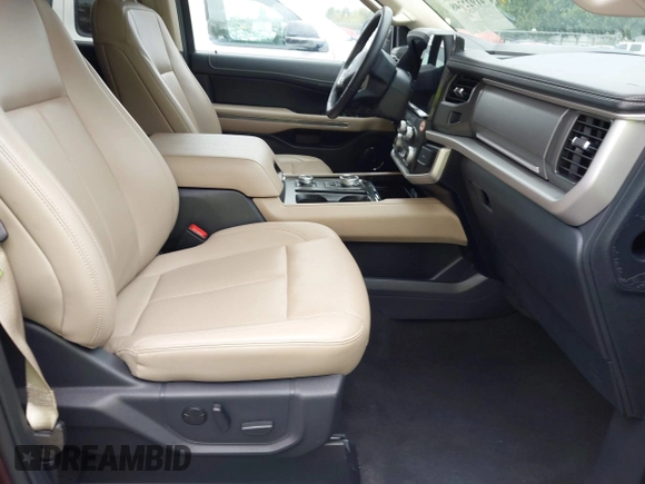 2024 Ford Expedition Max XLT with VIN 1FMJK1J86REA15767, listed as a IAAI auction lot 41922748 with 33,271 mi miles and . Bid and sale history available at DreamBid. Image 5.