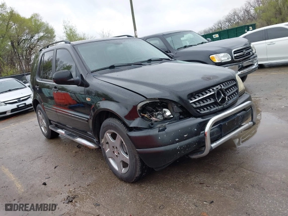 2001 Mercedes-Benz M-Class with VIN 4JGAB72E41A275216, listed as a IAAI auction lot 41953087 with 243,589 mi miles. Bid and sale history available at carsss.com. Image 1.