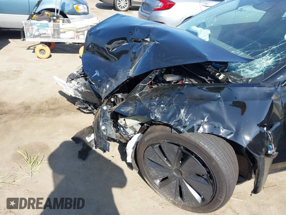 2025 Tesla Model 3 Long Range z VIN 5YJ3E1EA3SF981743, wystawiony jako IAAI lot #42352588 z przebiegiem Nie podano mil oraz . Historia ofert i sprzedaży dostępna na DreamBid. Obrazek 18.