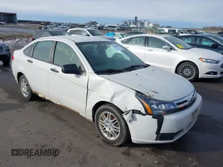2011 Ford Focus SE with VIN 1FAHP3FN0BW180640, listed as a IAAI auction lot 41638824 with 287,000 mi miles. Bid and sale history available at carsss.com. Image 1.