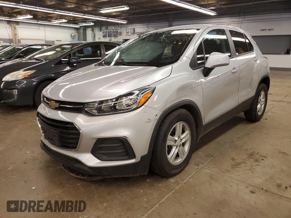 2020 Chevrolet Trax LS z VIN KL7CJKSBXLB029659, wystawiony jako Copart lot #48119455 z przebiegiem 57 322 mil mil oraz Szkoda całkowita • Salvage title. Historia ofert i sprzedaży dostępna na DreamBid. Obrazek 1.