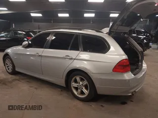 2007 BMW 3 Series 328xi z VIN WBAVT73547FZ35622, wystawiony jako IAAI lot #42355513 z przebiegiem 136 579 mil mil oraz . Historia ofert i sprzedaży dostępna na DreamBid. Obrazek 3.