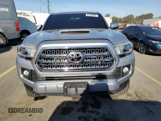 2017 Toyota Tacoma SR5 z VIN 5TFRZ5CNXHX028456, wystawiony jako Copart lot #84039894 z przebiegiem 30 670 mil mil oraz Szkoda całkowita • Salvage title. Historia ofert i sprzedaży dostępna na DreamBid. Obrazek 5.