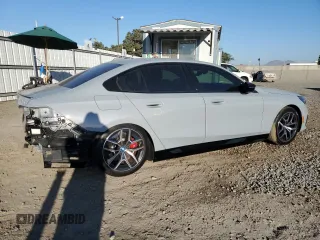 2024 BMW i5 M60 z VIN WBY43FK04RCR21463, wystawiony jako Copart lot #76382184 z przebiegiem 2987 mil mil oraz Szkody całkowita. Historia ofert i sprzedaży dostępna na DreamBid. Obrazek 3.