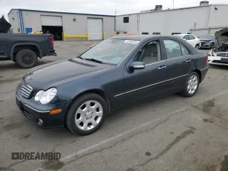 2005 Mercedes-Benz C 240 z VIN WDBRF61J75A775542, wystawiony jako Copart lot #52990205 z przebiegiem 79 815 mil mil oraz Szkoda całkowita • Salvage title. Historia ofert i sprzedaży dostępna na DreamBid. Obrazek 1.