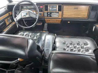 1984 Cadillac Seville z VIN 1G6AS6988EE829387, wystawiony jako Copart lot #75061224 z przebiegiem 643 mil mil oraz Szkody całkowita. Historia ofert i sprzedaży dostępna na DreamBid. Obrazek 8.