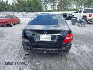 2014 Mercedes-Benz C 250 Sport z VIN WDDGF4HB0EA966267, wystawiony jako IAAI lot #42133802 z przebiegiem 62 494 mil mil oraz . Historia ofert i sprzedaży dostępna na DreamBid. Obrazek 16.