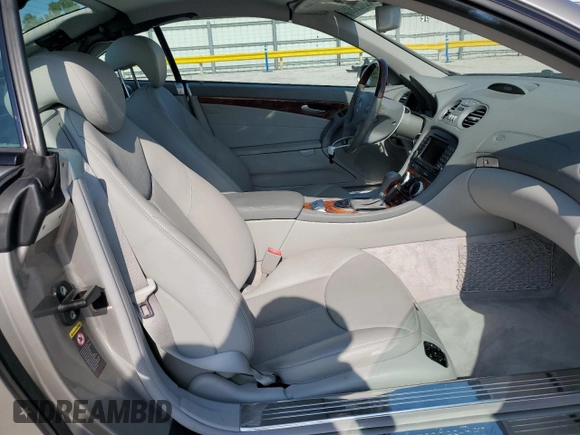 2007 Mercedes-Benz SL 550 z VIN WDBSK71F87F124375, wystawiony jako Copart lot #55126305 z przebiegiem 48 777 mil mil oraz Szkoda całkowita • Salvage title. Historia ofert i sprzedaży dostępna na DreamBid. Obrazek 10.