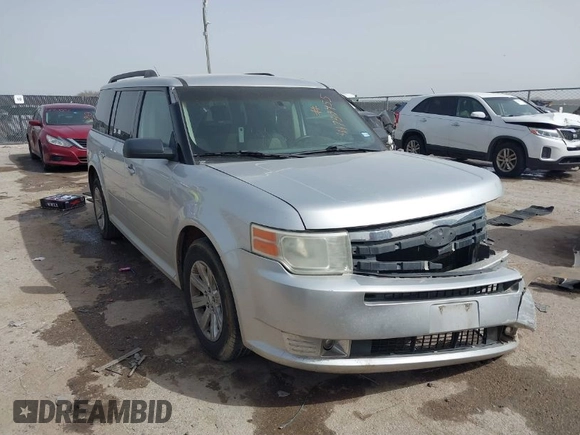 2011 Ford Flex SE with VIN 2FMGK5BC2BBD23332, listed as a IAAI auction lot 41733455 with 204,104 mi miles. Bid and sale history available at carsss.com. Image 1.