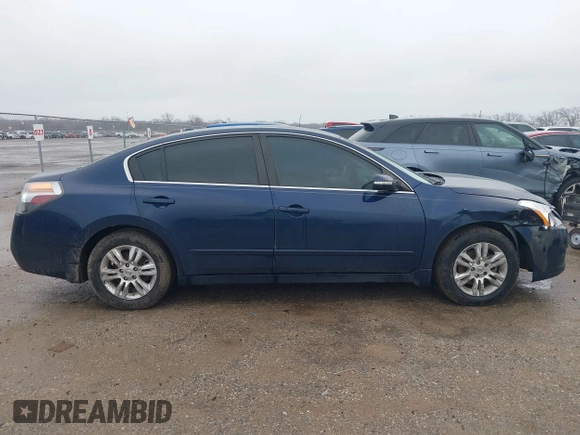 2012 Nissan Altima S z VIN 1N4AL2AP7CC156709, wystawiony jako IAAI lot #41558118 z przebiegiem 118 307 mil mil oraz . Historia ofert i sprzedaży dostępna na DreamBid. Obrazek 13.