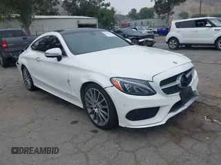 2018 Mercedes-Benz C 300 z VIN WDDWJ4JB2JF660253, wystawiony jako IAAI lot #42421185 z przebiegiem 142 828 mil mil oraz . Historia ofert i sprzedaży dostępna na DreamBid. Obrazek 1.