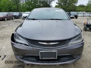 2015 Chrysler 200 S z VIN 1C3CCCBB5FN722116, wystawiony jako Copart lot #57477485 z przebiegiem 139 785 mil mil oraz Szkoda całkowita • Salvage title. Historia ofert i sprzedaży dostępna na DreamBid. Obrazek 5.