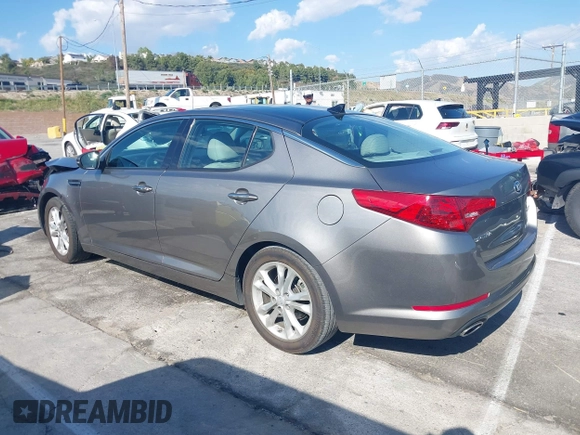 2013 Kia Optima EX z VIN 5XXGN4A70DG252497, wystawiony jako IAAI lot #42145025 z przebiegiem 90 867 mil mil oraz . Historia ofert i sprzedaży dostępna na DreamBid. Obrazek 3.