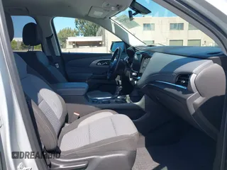 2018 Chevrolet Traverse LT Cloth with VIN 1GNEVGKW6JJ260309, listed as a IAAI auction lot 42063720 with 114,855 mi miles. Bid and sale history available at carsss.com. Image 5.