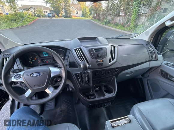 2017 Ford Transit z VIN 1FTYR2CM1HKB48712, wystawiony jako Copart lot #56607885 z przebiegiem 82 756 mil mil oraz Szkoda całkowita • Salvage title. Historia ofert i sprzedaży dostępna na DreamBid. Obrazek 9.