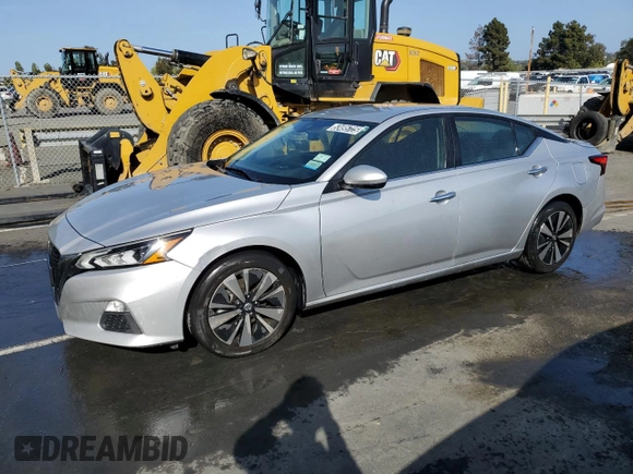 2022 Nissan Altima SV z VIN 1N4BL4DV8NN335701, wystawiony jako Copart lot #53495725 z przebiegiem 63 648 mil mil oraz Czysty tytuł • Clean title. Historia ofert i sprzedaży dostępna na DreamBid. Obrazek 1.