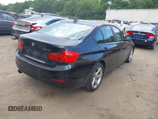 2014 BMW 3 Series 328i xDrive z VIN WBA3B5C54EF958961, wystawiony jako IAAI lot #42542378 z przebiegiem 310 348 mil mil oraz . Historia ofert i sprzedaży dostępna na DreamBid. Obrazek 4.