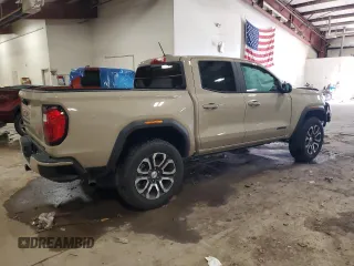 2024 GMC Canyon 4WD AT4 z VIN 1GTP6DEK7R1130962, wystawiony jako Copart lot #77139454 z przebiegiem 3236 mil mil oraz Szkody całkowita. Historia ofert i sprzedaży dostępna na DreamBid. Obrazek 3.
