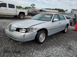 1998 Lincoln Town Car Executive with VIN 1LNFM81W3WY617074, listed as a Copart auction lot 56111805 with 271,822 mi miles and Salvage title. Bid and sale history available at DreamBid. Image 1.