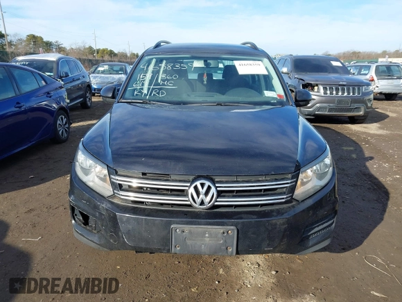 2015 Volkswagen Tiguan SE z VIN WVGAV7AX2FW593453, wystawiony jako IAAI lot #41658359 z przebiegiem 159 619 mil mil oraz . Historia ofert i sprzedaży dostępna na DreamBid. Obrazek 12.