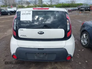 2014 Kia Soul with VIN KNDJN2A27E7010962, listed as a IAAI auction lot 42024098 with 97,370 mi miles. Bid and sale history available at carsss.com. Image 17.
