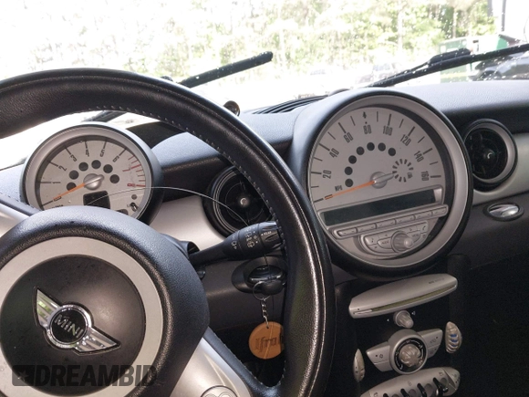 2010 MINI Hardtop with VIN WMWMF3C53ATZ66316, listed as a IAAI auction lot 42142901 with 57,510 mi miles and . Bid and sale history available at DreamBid. Image 15.