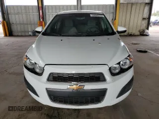 2016 Chevrolet Sonic LS z VIN 1G1JA6SHXG4118365, wystawiony jako Copart lot #50660315 z przebiegiem 129 039 mil mil oraz Czysty tytuł • Clean title. Historia ofert i sprzedaży dostępna na DreamBid. Obrazek 5.