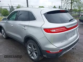 2017 Lincoln MKC Reserve z VIN 5LMCJ3D90HUL70673, wystawiony jako IAAI lot #42254648 z przebiegiem 100 465 mil mil oraz . Historia ofert i sprzedaży dostępna na DreamBid. Obrazek 3.
