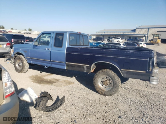 1997 Ford F-250 with VIN 1FTHX26H7VEB07077, listed as a Copart auction lot 75076324 with 126,666 mi miles and Salvage Title. Bid and sale history available at carsss.com. Image 2.