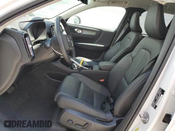 2025 Volvo XC40 Plus Bright Theme с VIN YV4L12UE8S2505753, выставлен на аукционе Copart как лот 60558845 с пробегом 3 688 миль миль и Чистый • Clean title. История ставок и продаж доступна на DreamBid. Изображение 7.